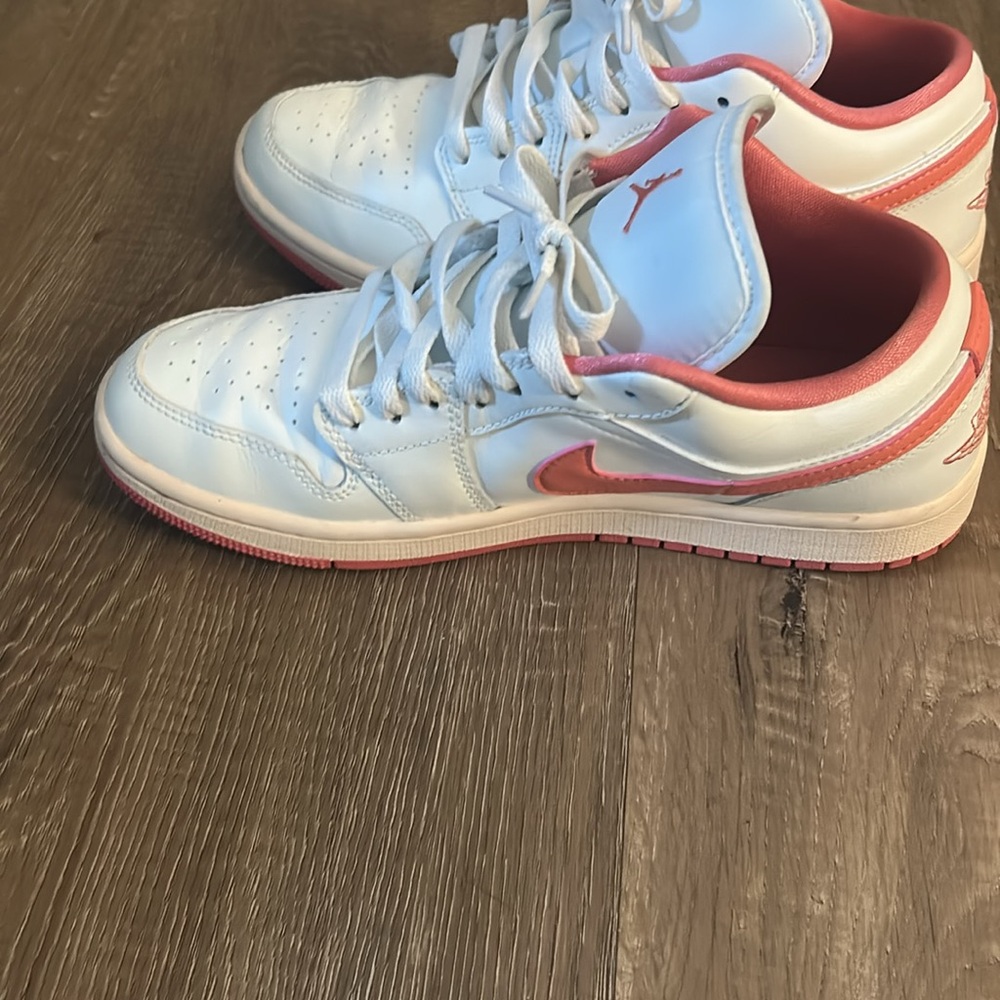 Women Nike  Jordan Shoes Size 9.5 Almost New Color White And Pink. - Picture 7 of 13